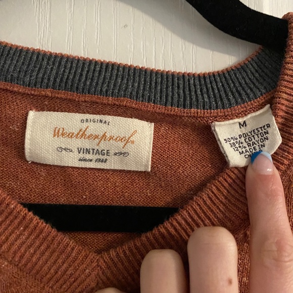 V- neck pull over sweater - Picture 3 of 3